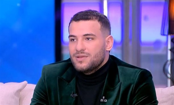 فنان شهير يُفاجئ الجمهور في بث مباشر على الهواء ويُطلّق زوجته قائلا: اختار ان ادخل النار ولا أصالحها! صورة رقم 1