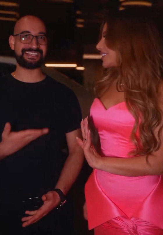 كيف صالحت نجوى كرم معجبا اقتحم المسرح ليتصوّر معها فتم طرده من الحفل! صورة رقم 2