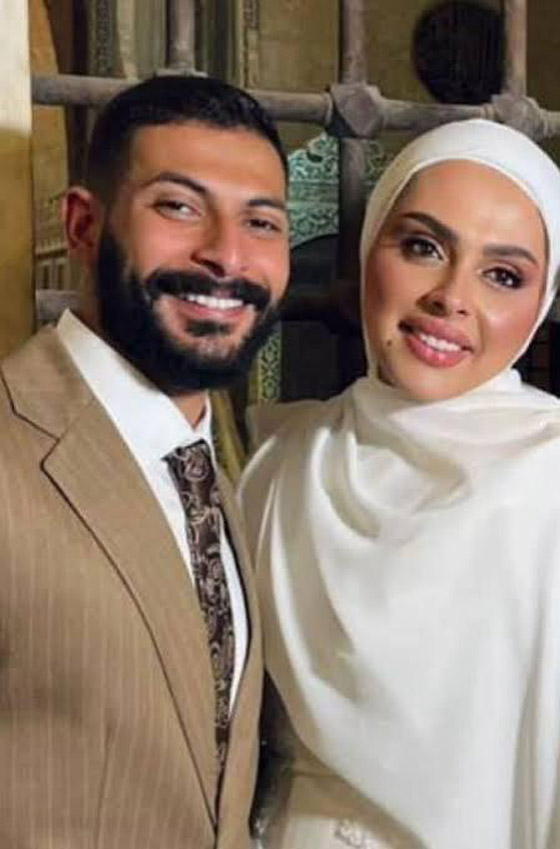 محمد هنيدي يحتفل بعقد قران ابنته فريدة.. العروس تبكي ووالدها يحتضنها صورة رقم 2 محمد هنيدي يحتفل بعقد قران ابنته فريدة.. العروس تبكي ووالدها يحتضنها صورة رقم 2