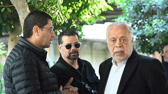  لماذا غاب أحمد الفيشاوي عن جنازة والدته سمية الألفي؟ صور.. صورة رقم 4