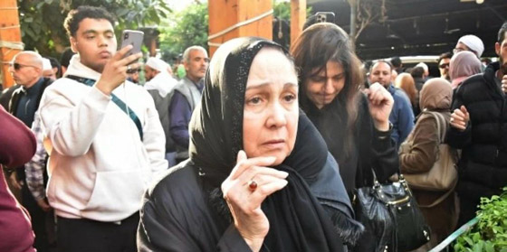  لماذا غاب أحمد الفيشاوي عن جنازة والدته سمية الألفي؟ صور.. صورة رقم 2