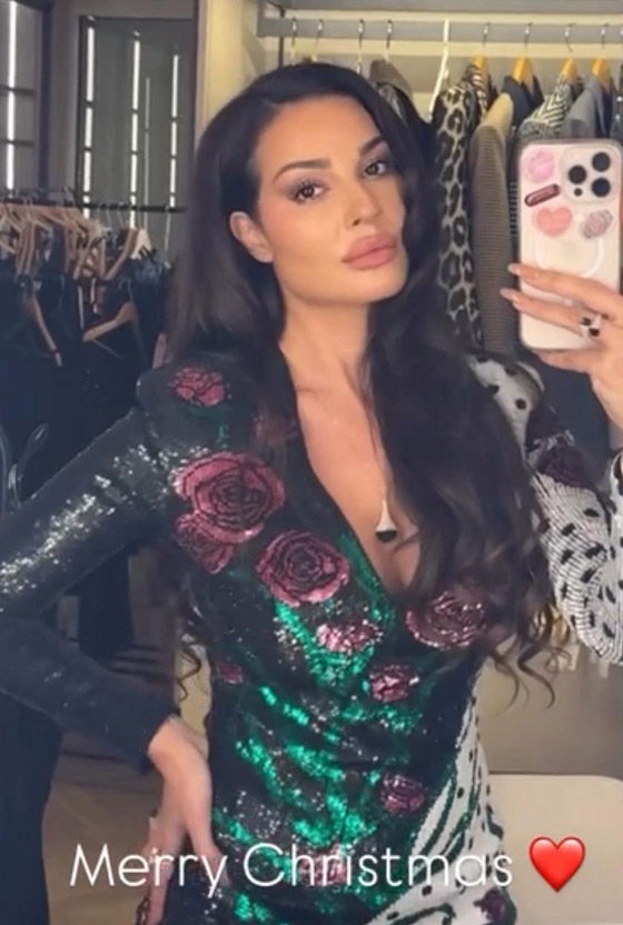  النجوم يشاركون جمهورهم بلحظات من اجواء عيد الميلاد الكريسماس صورة رقم 2