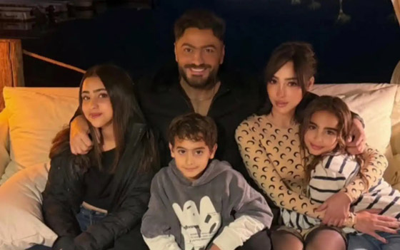  أجواء عائلية دافئة تجمع تامر حسني في رأس السنة مع اولاده وطليقته بسمة بوسيل  صورة رقم 1