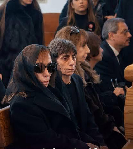  فيروز وابنتها ريما تتقبلان العزاء بنجلها هَلي.. الابن الثالث الذي تفقده فيروز بعد رحيل زياد وليال! صورة رقم 3