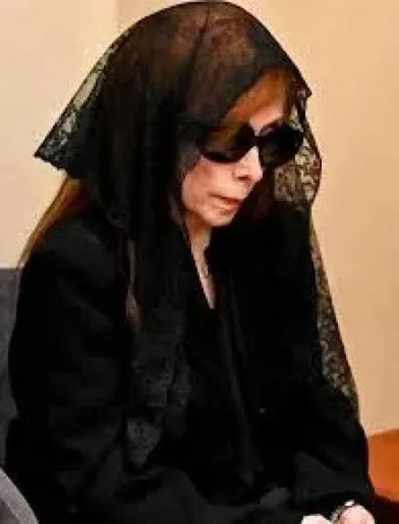  فيروز وابنتها ريما تتقبلان العزاء بنجلها هَلي.. الابن الثالث الذي تفقده فيروز بعد رحيل زياد وليال! صورة رقم 4