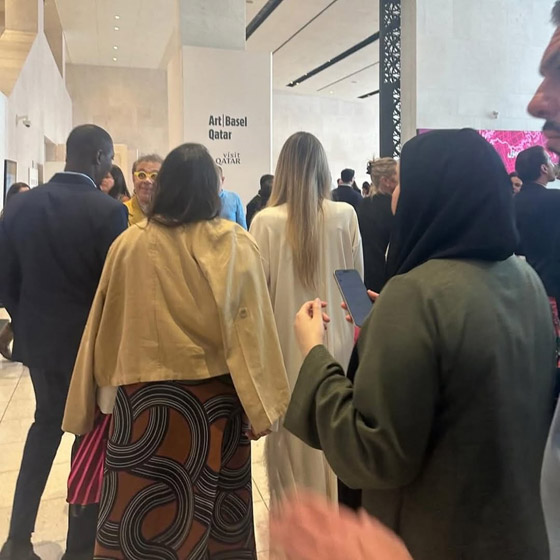 أنجلينا جولي في زيارة مفاجئة إلى قطر في الدوحة.. اطلالة بسيطة تُشعل السوشال ميديا  صورة رقم 2