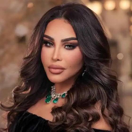 ‏أحلام تحتفل بعيد ميلادها الـ 58 باطلالة فاخرة، مجوهرات فخمة، وقوالب كعك وشموع وورود..   صورة رقم 3