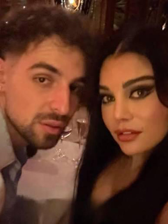 هيفاء وهبي تؤدي ديو طريف مع سانت ليفانت وتُبرز جمالها بفستان ذهبي مبتكر صورة رقم 2 هيفاء وهبي تؤدي ديو طريف مع سانت ليفانت وتُبرز جمالها بفستان ذهبي مبتكر صورة رقم 2