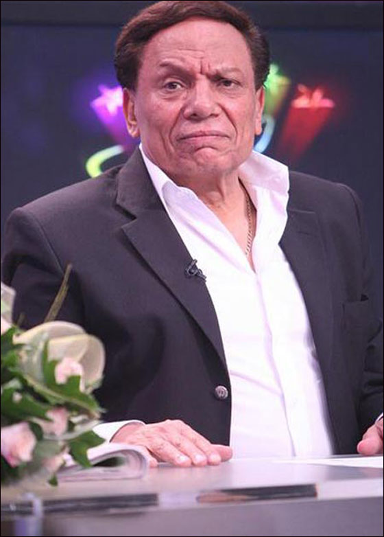 محاولة فاشلة.. مجنونة عادل امام تقتحم فيلته لتتصور معه!! صورة رقم 4 محاولة فاشلة.. مجنونة عادل امام تقتحم فيلته لتتصور معه!! صورة رقم 4