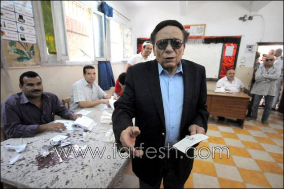 عادل امام: خسارة كبيرة أن تعيش ولا تعرف أن تعيش بسعادة  صورة رقم 12