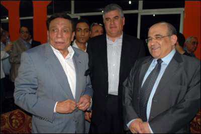 بالصور.. عادل امام بحالة نفسية جيدة بعد الحكم بسجنه!!  صورة رقم 3