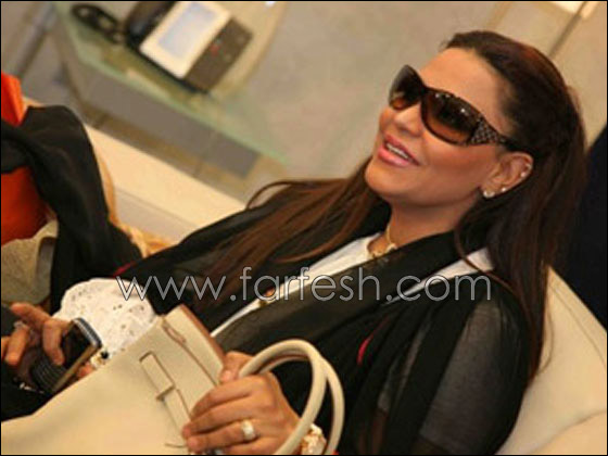 الفنانة احلام تمتلك هاتفا خلويا ثمنه 18 الف دولار!!  صورة رقم 1