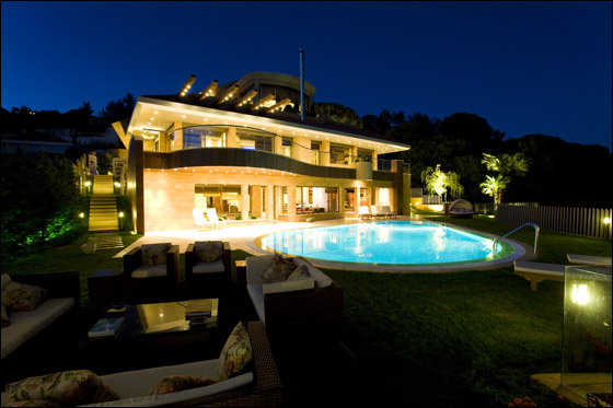 الفنانة احلام تمتلك هاتفا خلويا ثمنه 18 الف دولار!!  صورة رقم 2