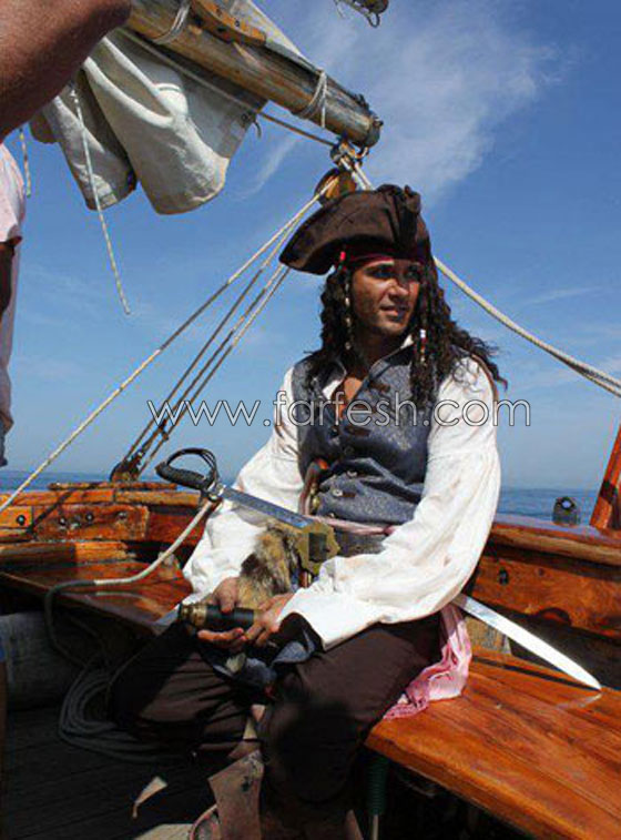 احمد عز يجسد شخصية القرصان احمد عز يجسد شخصية القرصان