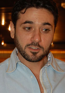 احمد عز لـ مسلسلات اون لاين المشاهد الساخنة تشعرني بالضيق والندم  صورة رقم 2