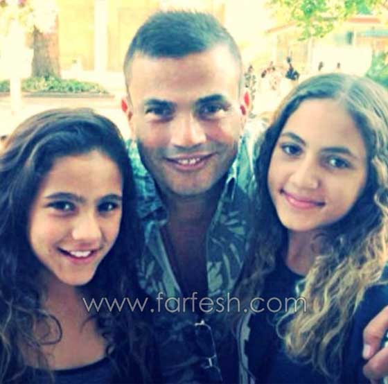 بالصور: عمرو دياب يفاخر بجمال ابنتيه.. كنزي وجانا صورة رقم 1