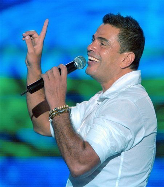 انهيار المسرح يتسبب بإصابة 60 طالبا في حفل عمرو دياب صورة رقم 7 انهيار المسرح يتسبب بإصابة 60 طالبا في حفل عمرو دياب صورة رقم 7