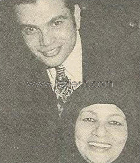 أول ظهور له بعد وفاة والدته: عمرو دياب يمارس رياضة الاسكواش  صورة رقم 2