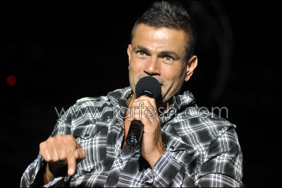 عمرو دياب يفاجىء الجميع بملابسه والفوضى تعم حفلته في العيد! صورة رقم 11 عمرو دياب يفاجىء الجميع بملابسه والفوضى تعم حفلته في العيد! صورة رقم 11