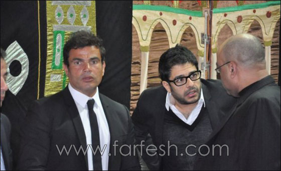 عمرو دياب ينشر صورا تجمعه بوالدته الراحلة في مراحلة عمرية مختلفة! صورة رقم 8