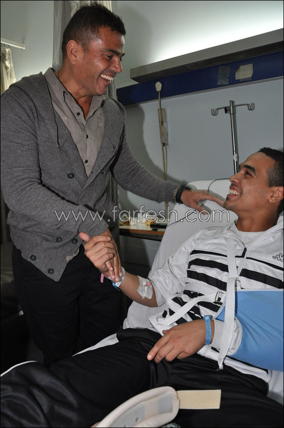 خلال زيارته للمصابين في حفله.. دياب مستعد لتحمل مصاريف العلاج صورة رقم 2 خلال زيارته للمصابين في حفله.. دياب مستعد لتحمل مصاريف العلاج صورة رقم 2