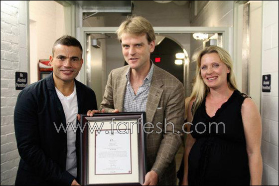 بالصور: عمرو دياب يتلقى شهادة تقدير من رئيس وزراء كندا صورة رقم 2 بالصور: عمرو دياب يتلقى شهادة تقدير من رئيس وزراء كندا صورة رقم 2