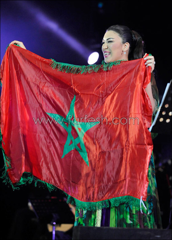 أسماء المنوّر ترفع علم المغرب وترقص بموازين!!    صورة رقم 3