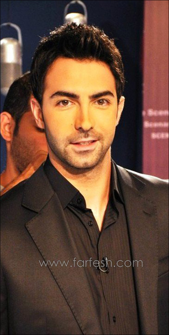 كارلوس عازار يطلق كارلوس عازار يطلق