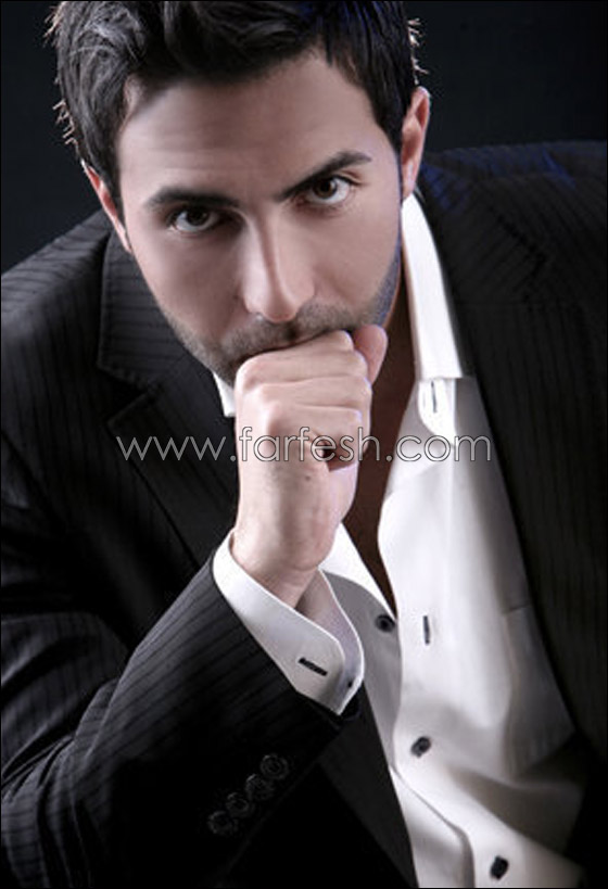 كارلوس عازار يطلق كارلوس عازار يطلق