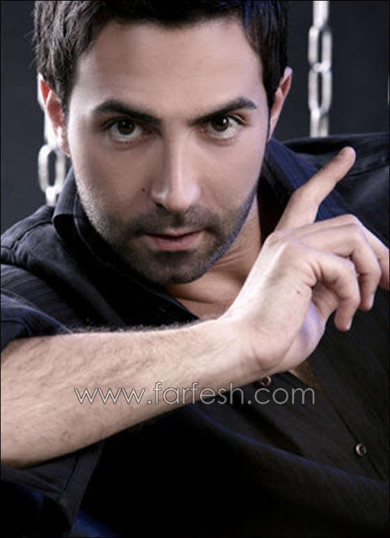 كارلوس عازار يطلق كارلوس عازار يطلق