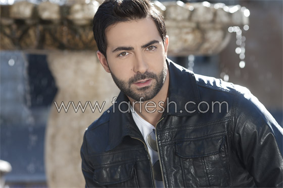 كارلوس عازار يطلق كارلوس عازار يطلق