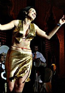 دينا: أنا لا أخشى الإخوان وساواصل ارتداء بدل الرقص!!  صورة رقم 1