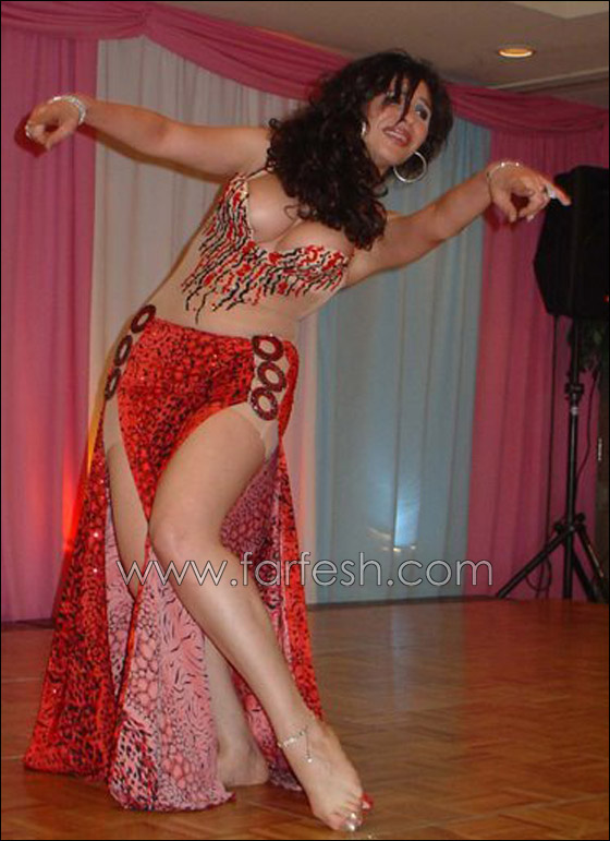 دينا راقصة شرقية مصرية بدأت شهرتها في المرحلة الثانوية  صورة رقم 4