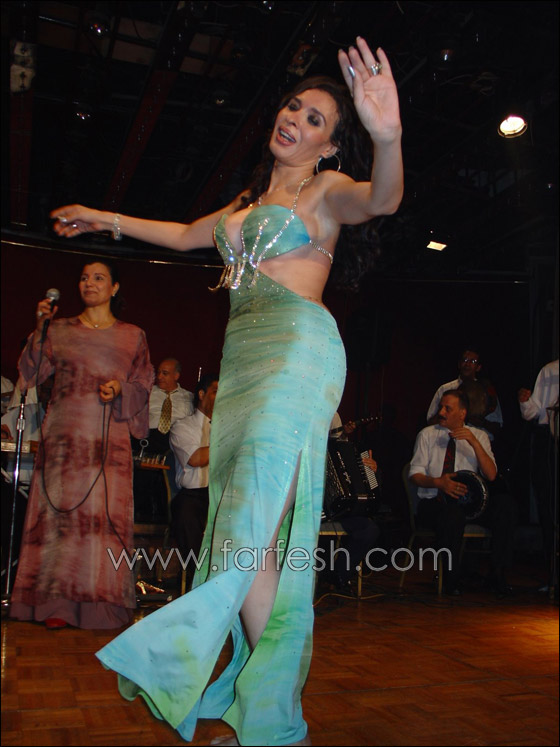 دينا راقصة شرقية مصرية بدأت شهرتها في المرحلة الثانوية  صورة رقم 23