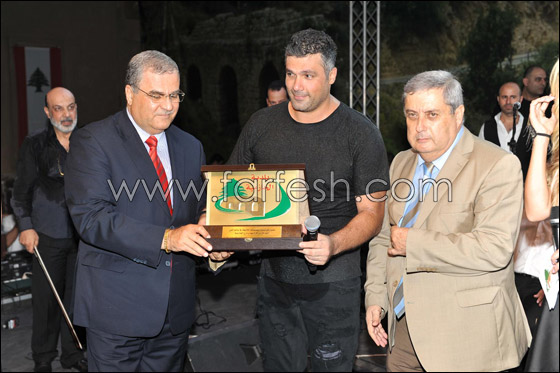 بالصور.. تكريم النجم فارس كرم في مهرجان الحازمية!! صورة رقم 10 بالصور.. تكريم النجم فارس كرم في مهرجان الحازمية!! صورة رقم 10