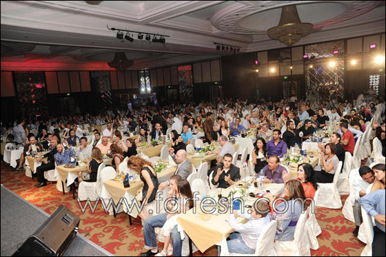 فارس كرم يلهب البستان رقصا وفرحا ودبكة!! صورة رقم 1 فارس كرم يلهب البستان رقصا وفرحا ودبكة!! صورة رقم 1