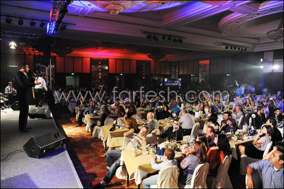 فارس كرم يلهب البستان رقصا وفرحا ودبكة!! صورة رقم 4 فارس كرم يلهب البستان رقصا وفرحا ودبكة!! صورة رقم 4