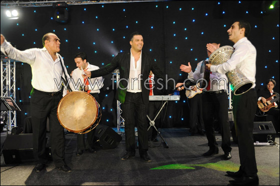 فارس كرم يلهب البستان رقصا وفرحا ودبكة!! صورة رقم 2 فارس كرم يلهب البستان رقصا وفرحا ودبكة!! صورة رقم 2