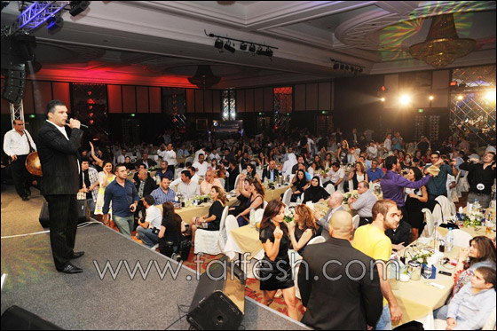 فارس كرم يلهب البستان رقصا وفرحا ودبكة!! صورة رقم 8 فارس كرم يلهب البستان رقصا وفرحا ودبكة!! صورة رقم 8