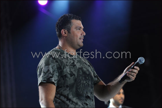 بالصور.. 15 الف متفرج يشعل سهرة تراثية مع النجم فارس كرم صورة رقم 3