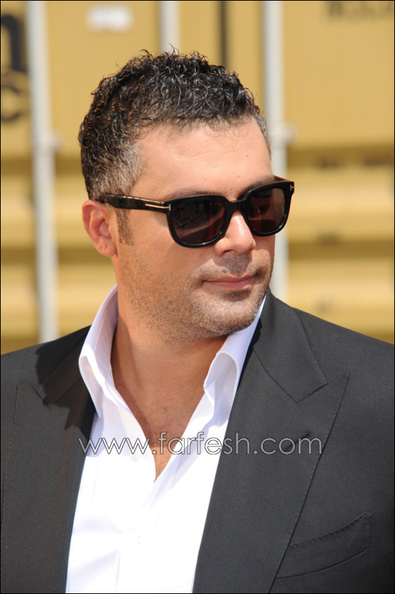 بالصور.. فارس كرم تحت الماء ويتحدى الطبيعة ليصل لمحبوبته!! صورة رقم 3