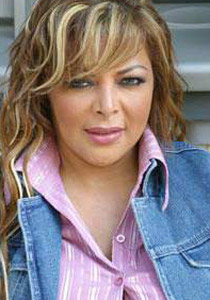 فلّة: الفن اصبح مثل ساحة سياسية وعلى الفنانين دعم القضايا العربية صورة رقم 4 فلّة: الفن اصبح مثل ساحة سياسية وعلى الفنانين دعم القضايا العربية صورة رقم 4