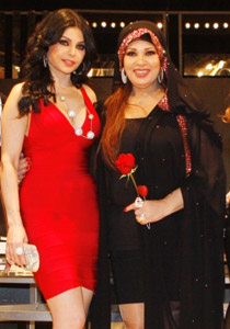 فيفي عبده: هيفاء وهبي طيبة مثلي واشاعات خلافنا كاذبة! صورة رقم 2 فيفي عبده: هيفاء وهبي طيبة مثلي واشاعات خلافنا كاذبة! صورة رقم 2