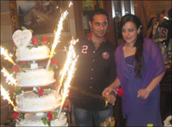 شاهدوا.. أول صور حقيقة لابنة هيفا وهبي في حفل خطوبتها صورة رقم 2 شاهدوا.. أول صور حقيقة لابنة هيفا وهبي في حفل خطوبتها صورة رقم 2