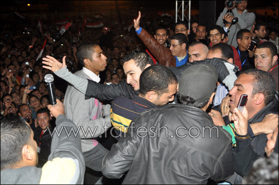 حمادة هلال ينجو بأعجوبة من 