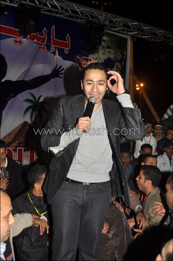 حمادة هلال ينجو بأعجوبة من 