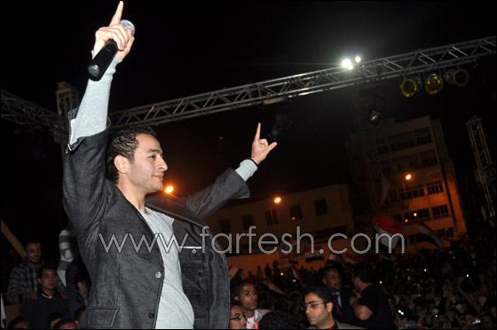 حمادة هلال ينجو بأعجوبة من 