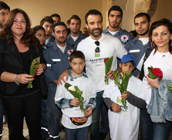 جو أشقر وأطفال جمعيّة 