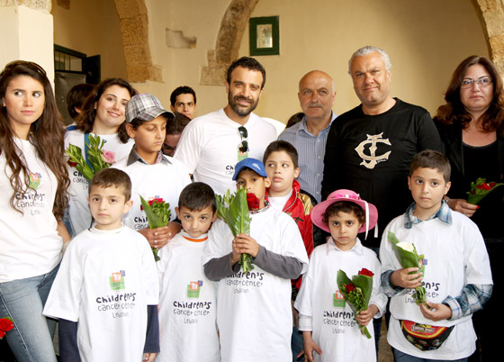 جو أشقر وأطفال جمعيّة 