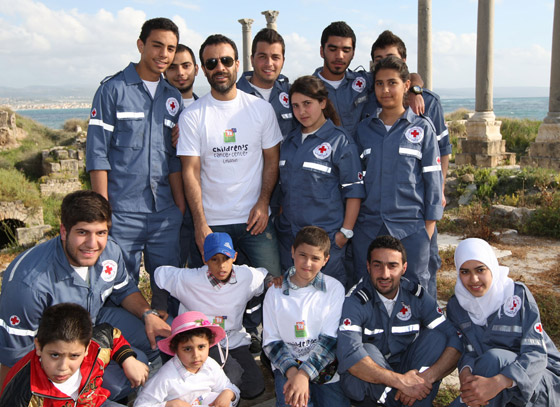 جو أشقر وأطفال جمعيّة 